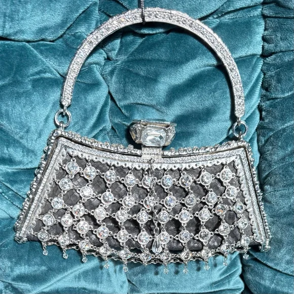 Besso Silver Snakeskin Crystal Evening Clutch – Elizabeth Taylor Design - Picture 9 of 11